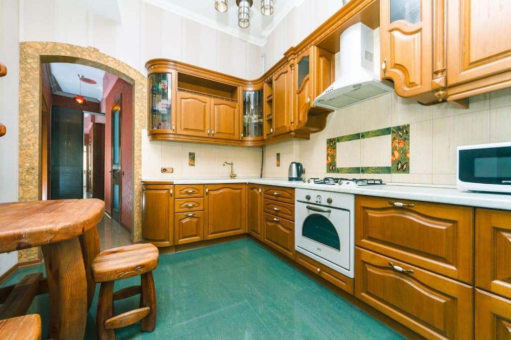 Apartment With View On Inpedendence Square Khreshchatyk Kiev Exterior foto
