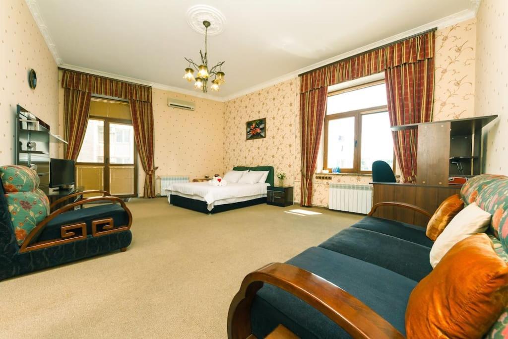 Apartment With View On Inpedendence Square Khreshchatyk Kiev Exterior foto