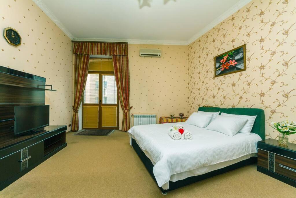 Apartment With View On Inpedendence Square Khreshchatyk Kiev Exterior foto